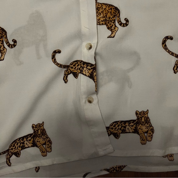 Hint of Blush Leopard Button Down Top - Picture 6 of 10